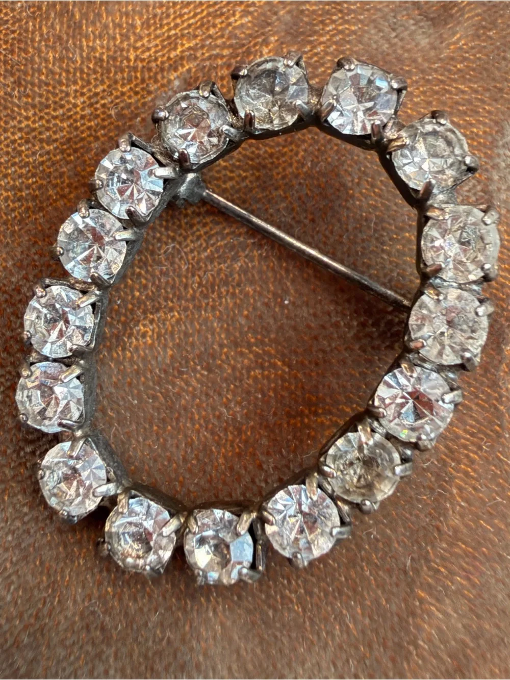 Vintage Clear Rhinestone Oval Wreath Brooch Silver Tone Pin-1062